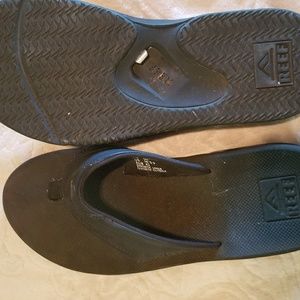 Men's size 9 Reef flip flops